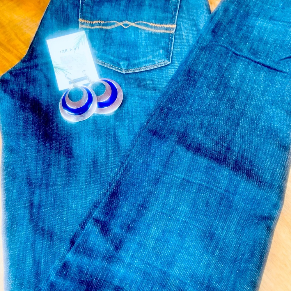 Lucky Brand Jeans w earrings
